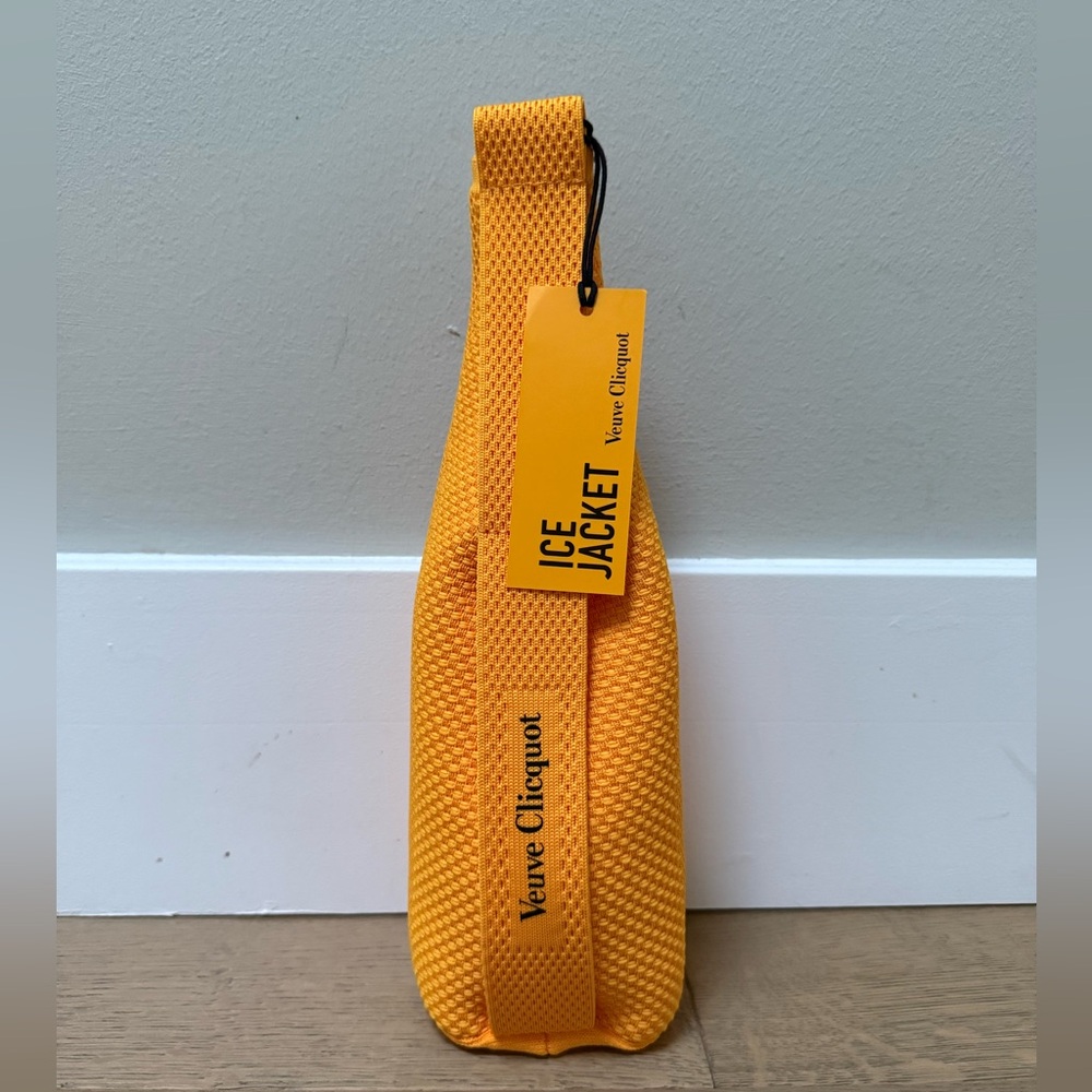 NWT: Veuve Clicquot insulated ice jackets (sleeves) - new style!!